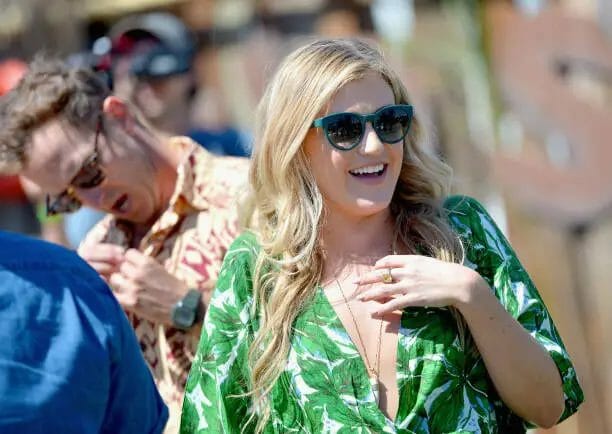 Jessica Lowe: Net Worth, Wiki, Bio, Age, Height, Partner, Sketch Comedian 2023 - networth, wiki, biography