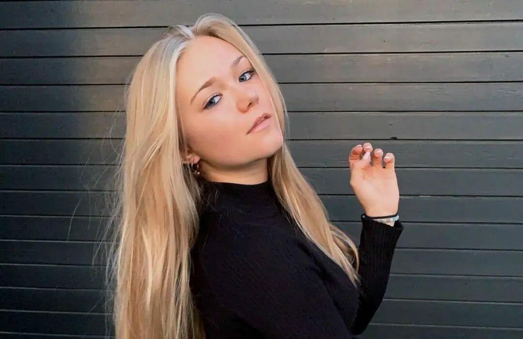 Katie Sigmond: Net Worth, Wiki, Bio, Age, Height, Parents, Boyfriend 2023 - networth, wiki, biography