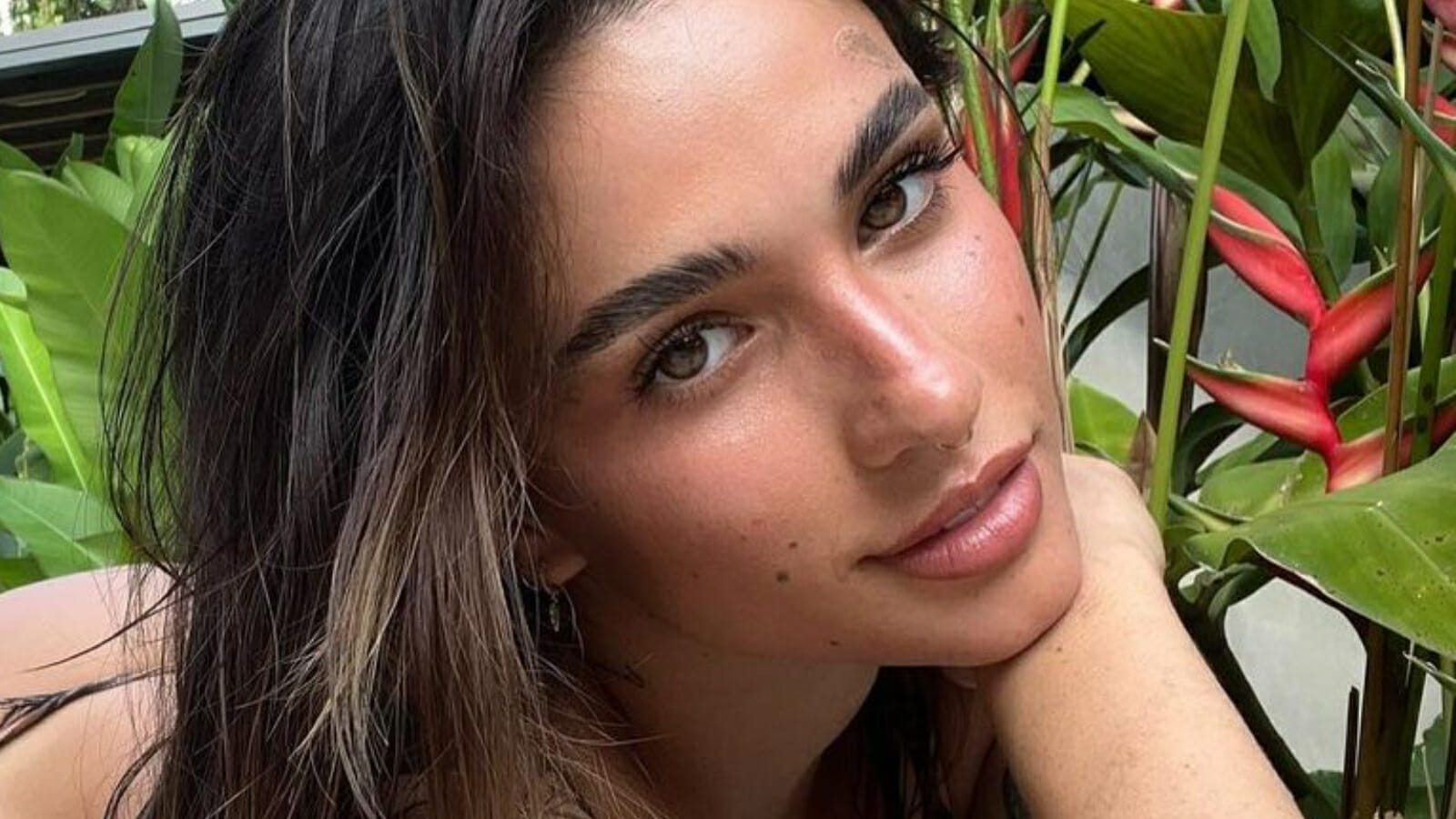 OnlyFans model gives away spicy content to raise money for Maui wildfire victims 2023 - networth, wiki, biography