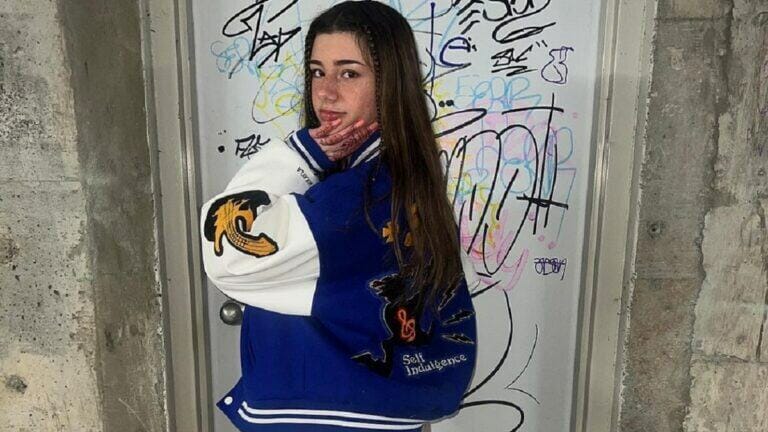 MIKAYLA CAMPINOS leaked a scandalous viral video on reddit and twitter - networth, wiki, biography