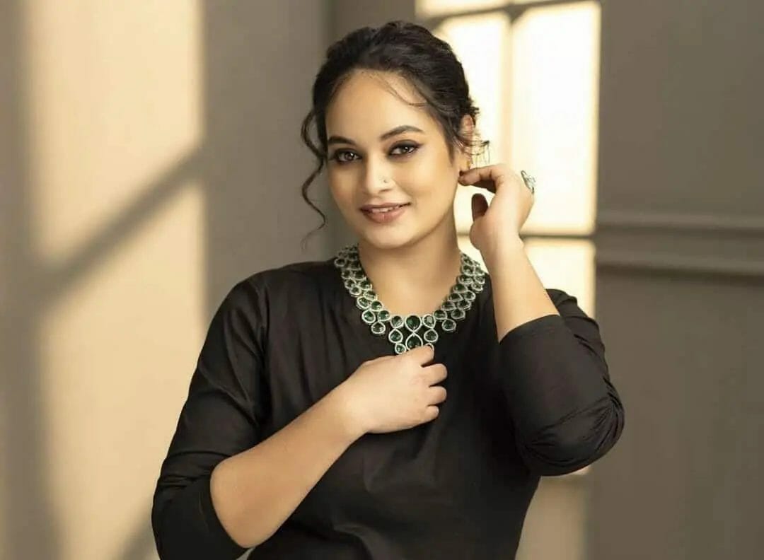 Suja Varunee: Net Worth, Wiki, Bio, Age, Husband, Kids, Family, Big Boss, Movies 2023 - networth, wiki, biography