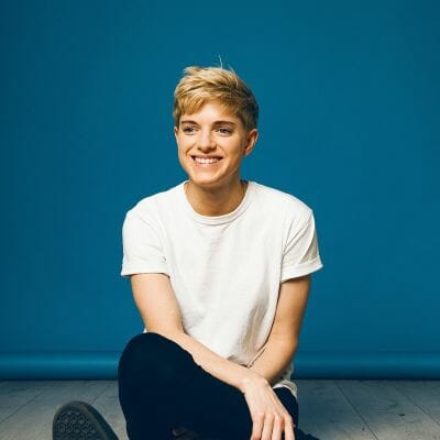 Who is Mae Martin? Wiki, Age, Height, Net Worth, Boyfriend, Ethnicity, Career - networth, wiki, biography