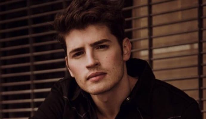 Gregg Sulkin: Wiki, Bio, Age, Height, Actor, Family, Girlfriend, Net Worth 2023 - networth, wiki, biography