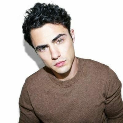 Darren Barnet- Wiki, Age, Height, Net Worth, Girlfriend, Ethnicity 2023 - networth, wiki, biography