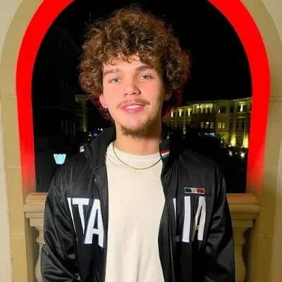 JR Stuber- Wiki, Biography, Age, Height, Net Worth, Girlfriend 2023 - networth, wiki, biography