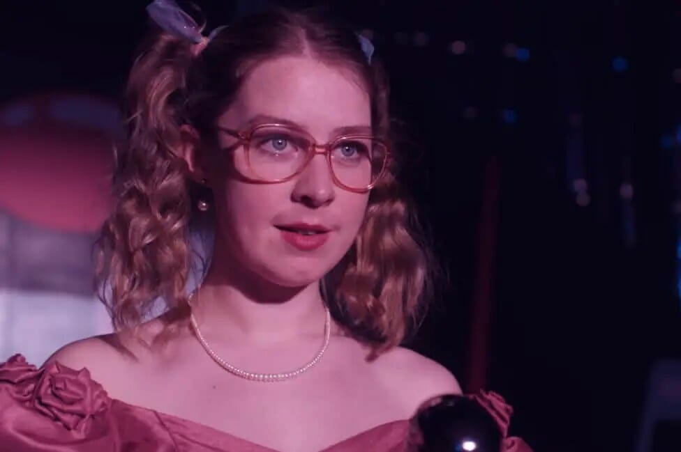 Beccy Henderson: Wiki, Bio, Age, Family, Career, Net Worth, Husband 2023 - networth, wiki, biography