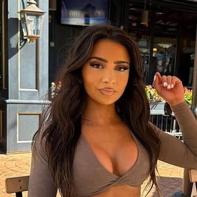 Rosa Esparza- Wiki, Age, Height, Net Worth, Boyfriend, Ethnicity 2023 - networth, wiki, biography