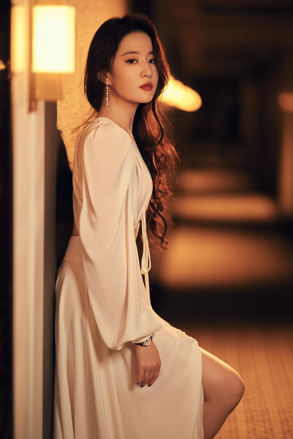 “Thần tiên tỷ tỷ” Lưu Diệc Phi : Xinh đẹp, giàu có và vẫn độc thân ở tuổi 36 2023 - networth, wiki, biography