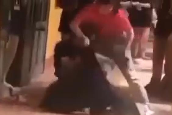 Clip Nữ Sinh Quỳ Khóc Trước Cửa Lớp Đến Kiệt Sức gây phẫn nộ CĐM 2023 - networth, wiki, biography