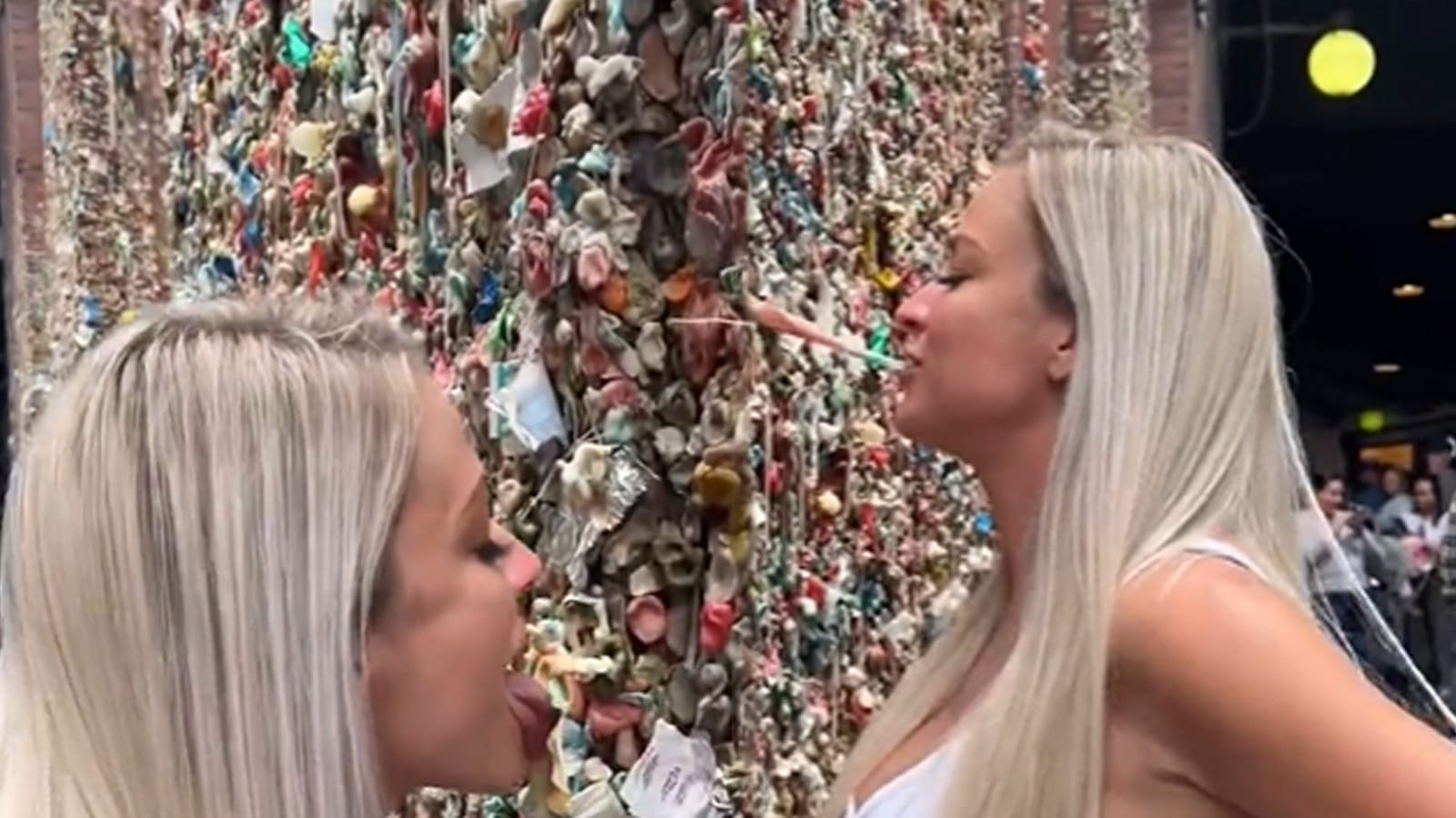 Twitch streamer xoAeriel went viral for “licking” the Seattle gum wall 2023 - networth, wiki, biography