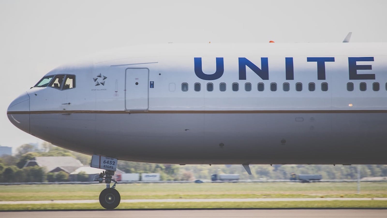 United Airlines passengers have criticized an “unfair” boarding system that prioritizes window seats 2023 - networth, wiki, biography