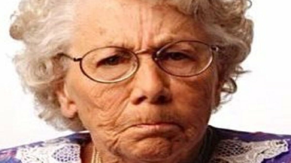 What Happened To Aunt Crabby? Anti-Trump activist dies 2023 - networth, wiki, biography