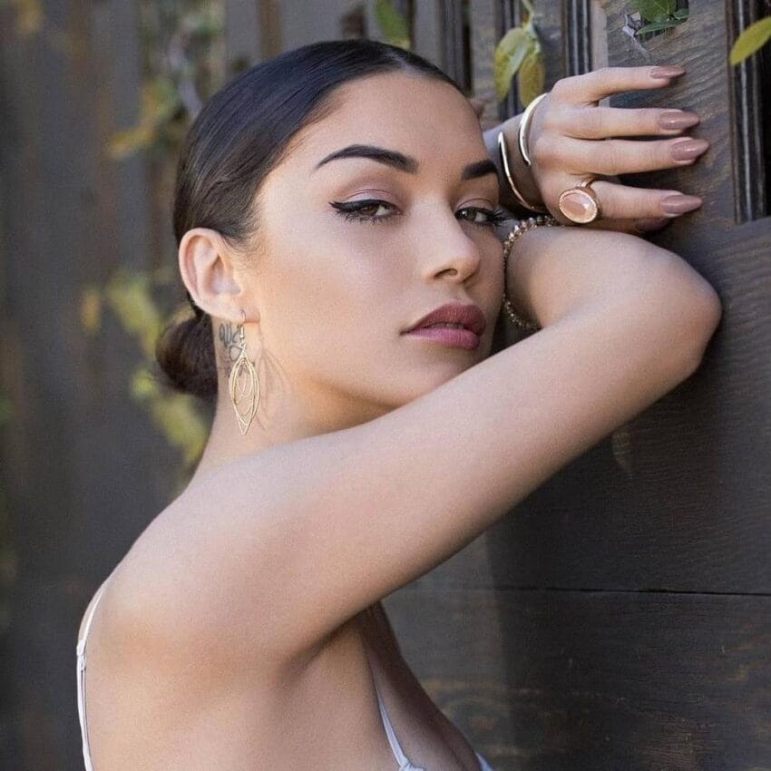 Vanessa Buccholz: Wiki, Bio, Age, Height, Boyfriends, Career, Family 2023 - networth, wiki, biography