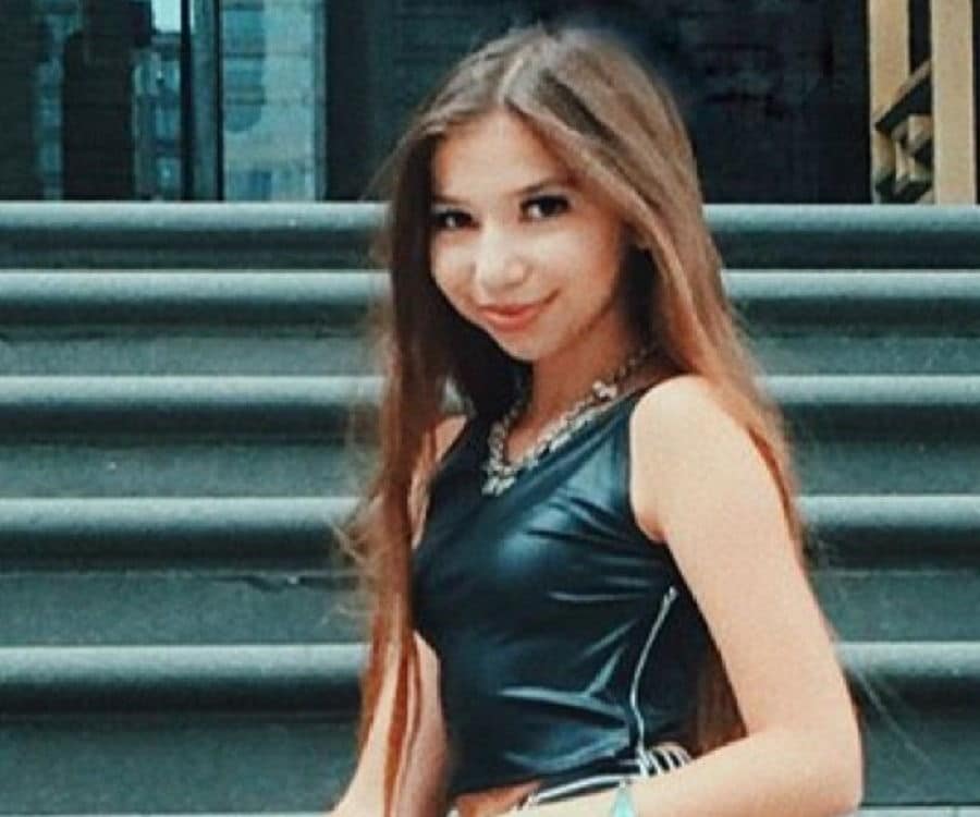 Lulu Lambros: Wiki, Bio, Age, Height, Boyfriends, Family, Career, Net worth 2023 - networth, wiki, biography