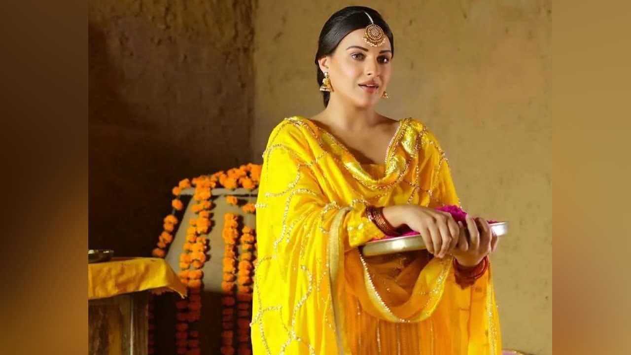 Lohri 2023: This is your first Lohri after marriage, copy ‘Punjabi girl’ Himanshi’s desi look 2023 - networth, wiki, biography