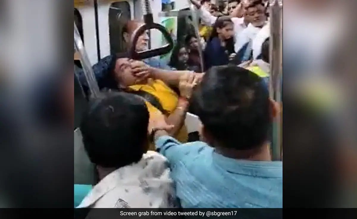 WATCH: Delhi Metro Fight Video Viral, Fight Between Two Men 2023 - networth, wiki, biography