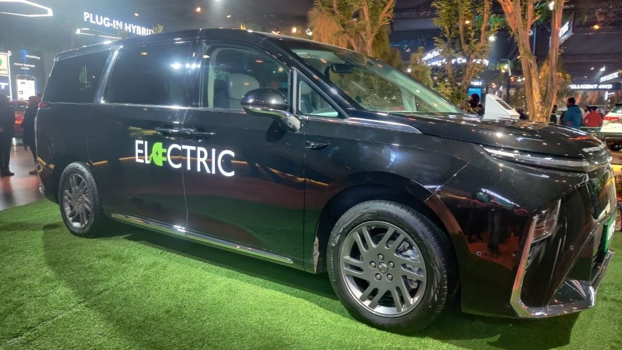 Auto Expo: MG Motor’s electric car is an airplane on wheels, 500 km range 2023 - networth, wiki, biography