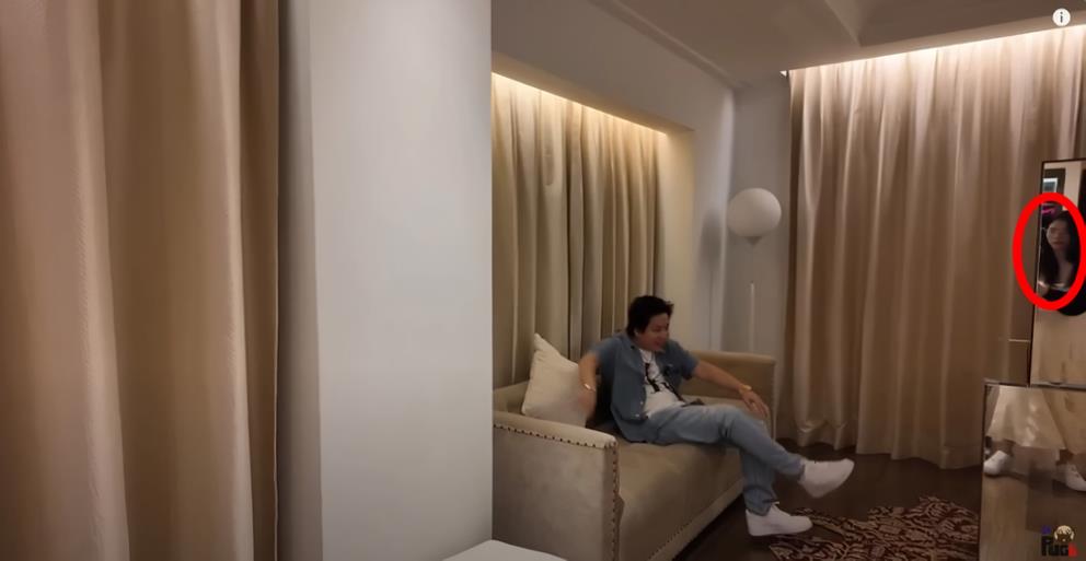 Lộ diện “Cameraman” chính thức của Khoa Pug, nhan sắc vượt mặt DJ Mie? 2023 - networth, wiki, biography